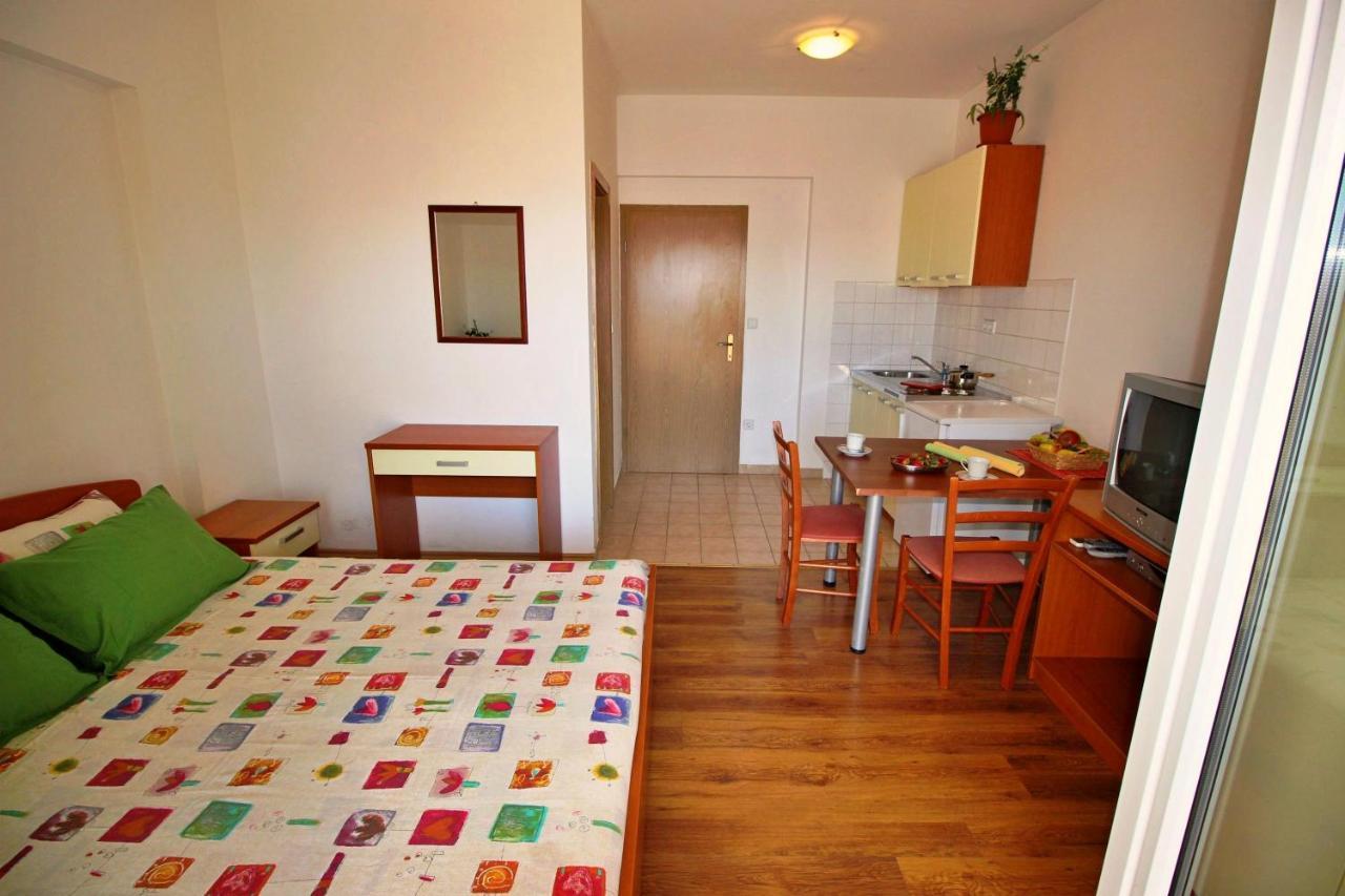 Apartments Marko Nemira Omiš Екстериор снимка