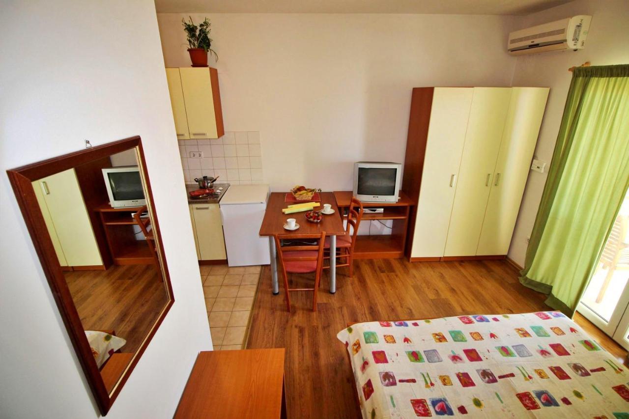 Apartments Marko Nemira Omiš Екстериор снимка