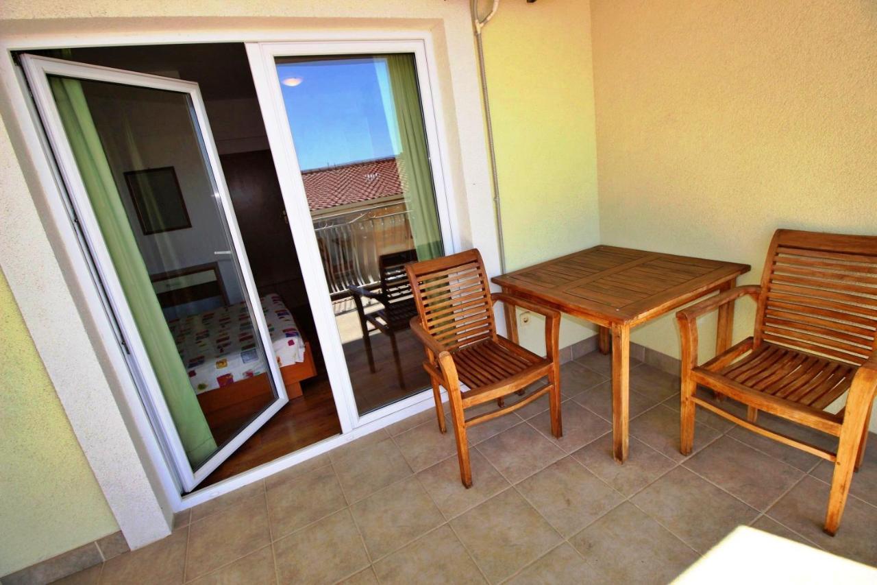Apartments Marko Nemira Omiš Екстериор снимка