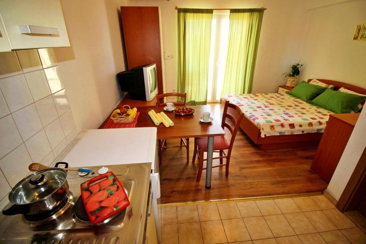 Apartments Marko Nemira Omiš Екстериор снимка